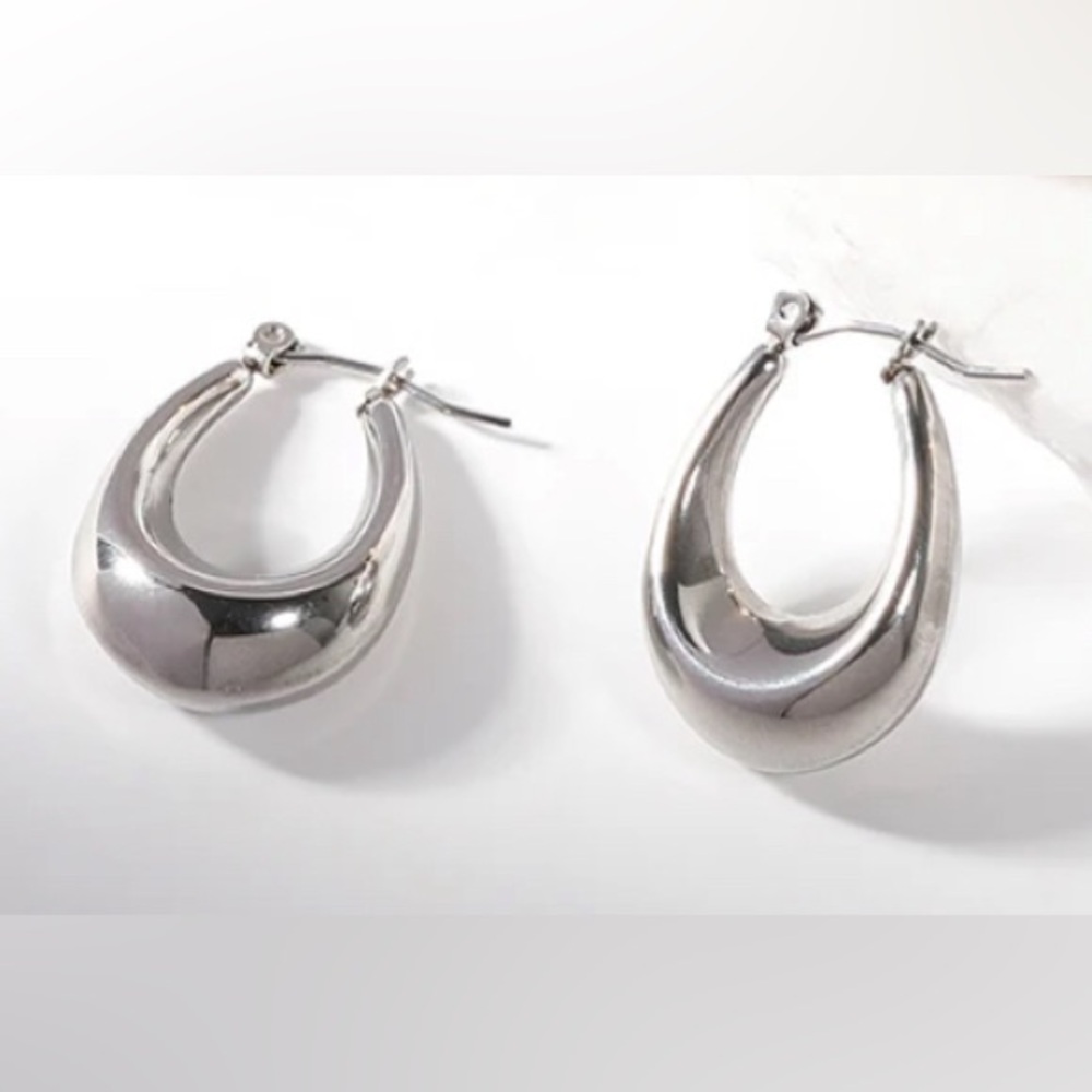 Nickel-Free Oval Hoop Earrings Silver Color | Lightweight Minimalist with Pouch